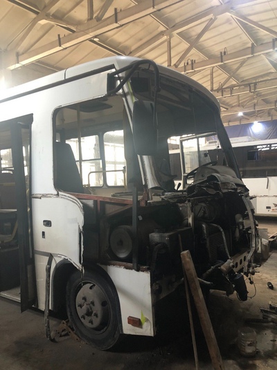 Передняя часть кузова автобуса